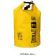 BOLSO WATERPROOF 15L EVERLAST resaltando su cierre enrollable para mayor rendimiento. Color Amarillo.