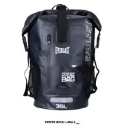 Mochila WATERPROOF 35L EVERLAST resaltando su diseño ergonómico para mayor rendimiento. Color Negro