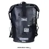 Mochila WATERPROOF 35L EVERLAST resaltando su diseño ergonómico para mayor rendimiento. Color Negro