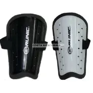 ESPINILLERAS RJG666 RUNIC. Colores blanco y negro según disponibilidad.